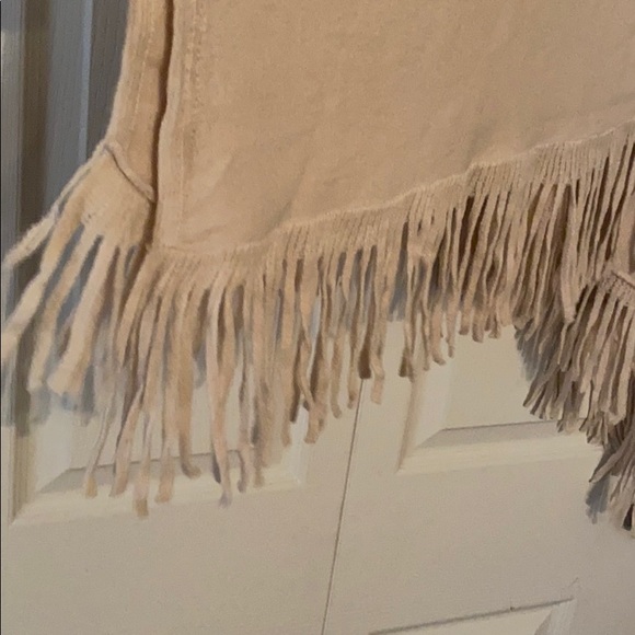 Fur accented cape/shawl - Picture 5 of 6